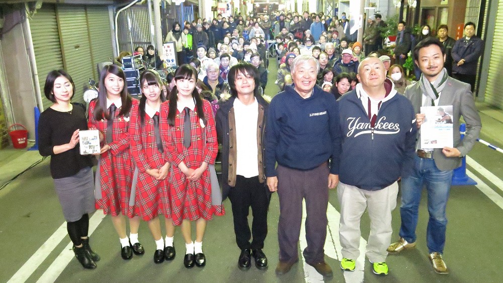 【画像・写真】「コウベリーズ」阪神淡路大震災復興イベント参加、松村邦洋ら豚汁振る舞う