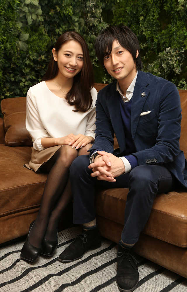 結婚を発表した臨床心理士の山名裕子さん（左）と競艇の河合祐樹選手