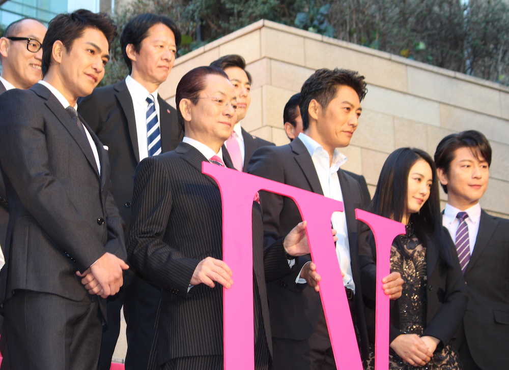 「相棒劇場版４」東京プレミアイベントに登場した（左から）北村一輝、水谷豊、反町隆史、仲間由紀恵、及川光博