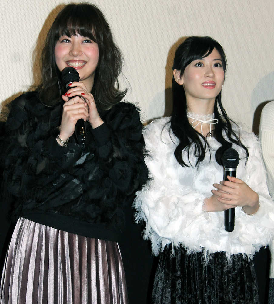 映画「愛ＭＹ」の初日舞台あいさつを行った門脇佳奈子（左）と上西恵