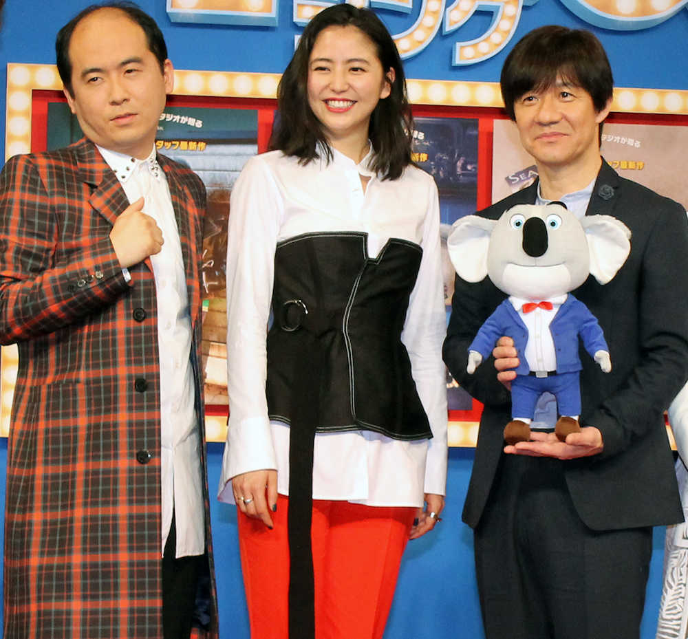 アニメ映画「ＳＩＮＧ／シング」の日本語吹替版完成会見に出席した（左から）斎藤司、長澤まさみ、内村光良