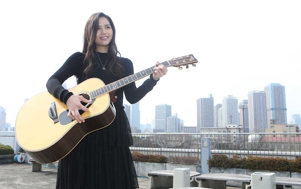 【画像・写真】Ａｎｌｙ　スポニチ編集局で新曲熱唱、沖縄出身の20歳「ロックフェス出たい」