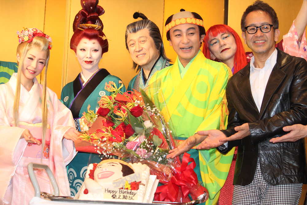 【画像・写真】松田美由紀　長男龍平の離婚報道質問に笑顔見せるも無言