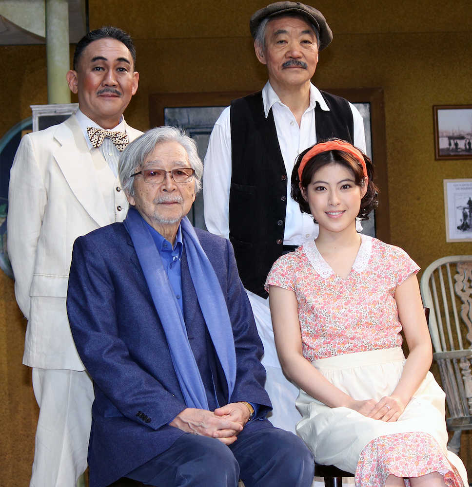 音楽劇「マリウス」の初日を前に、取材に応じた（前列左から）山田洋次監督、瀧本美織、（後列左から）林家正蔵、柄本明