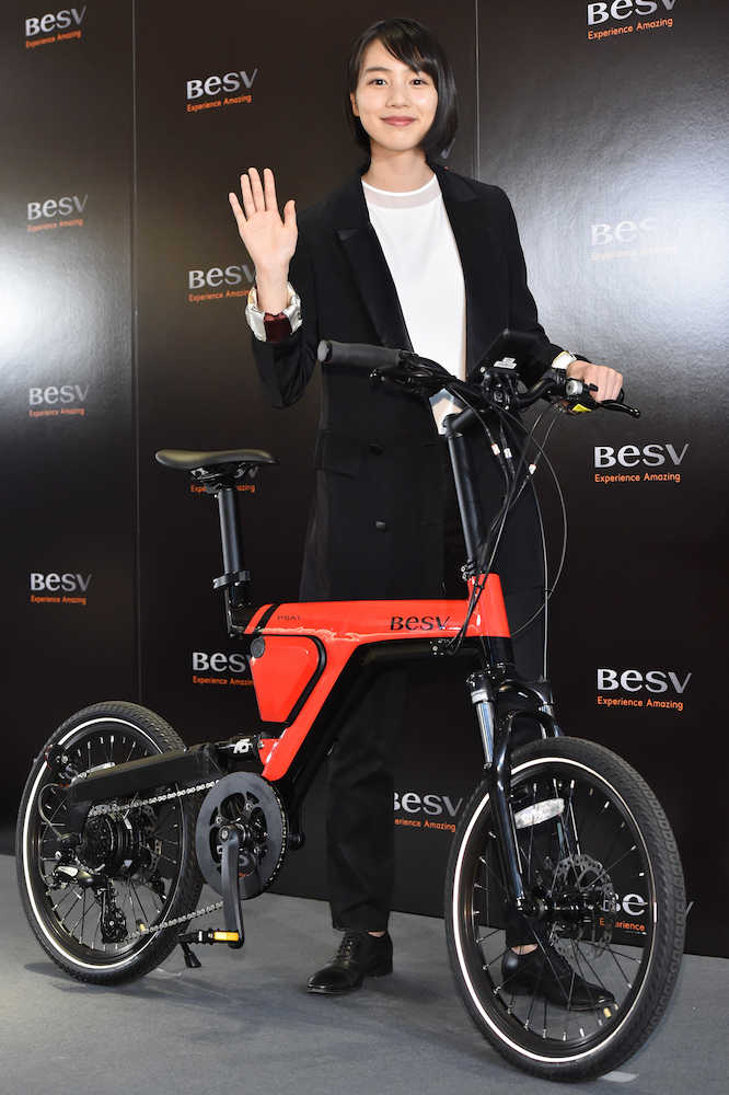 動アシスト自転車「ＢＥＳＶ（ベスビー）」新モデル発売記念イベントに出席したのん
