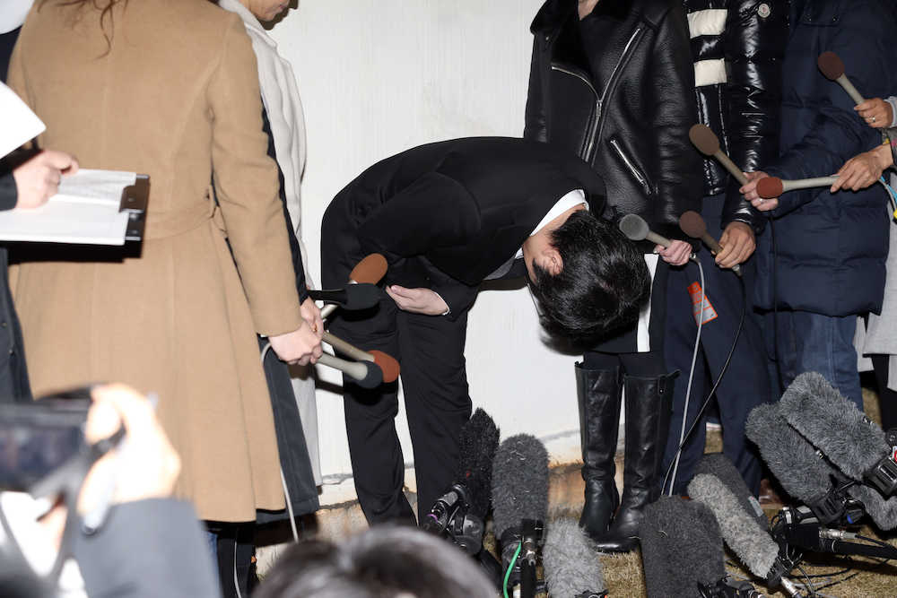 【画像・写真】ノンスタ井上　号泣会見、１分間頭下げ謝罪「深くおわびいたします」