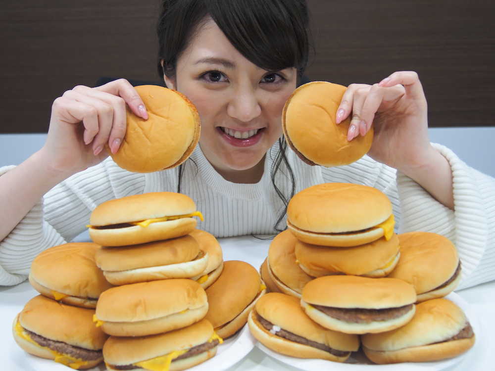 「大食い女子アナ」として話題の谷亜沙子の特技は大食い。「ハンバーガーなら１０個は軽く食べちゃいます」とニッコリ