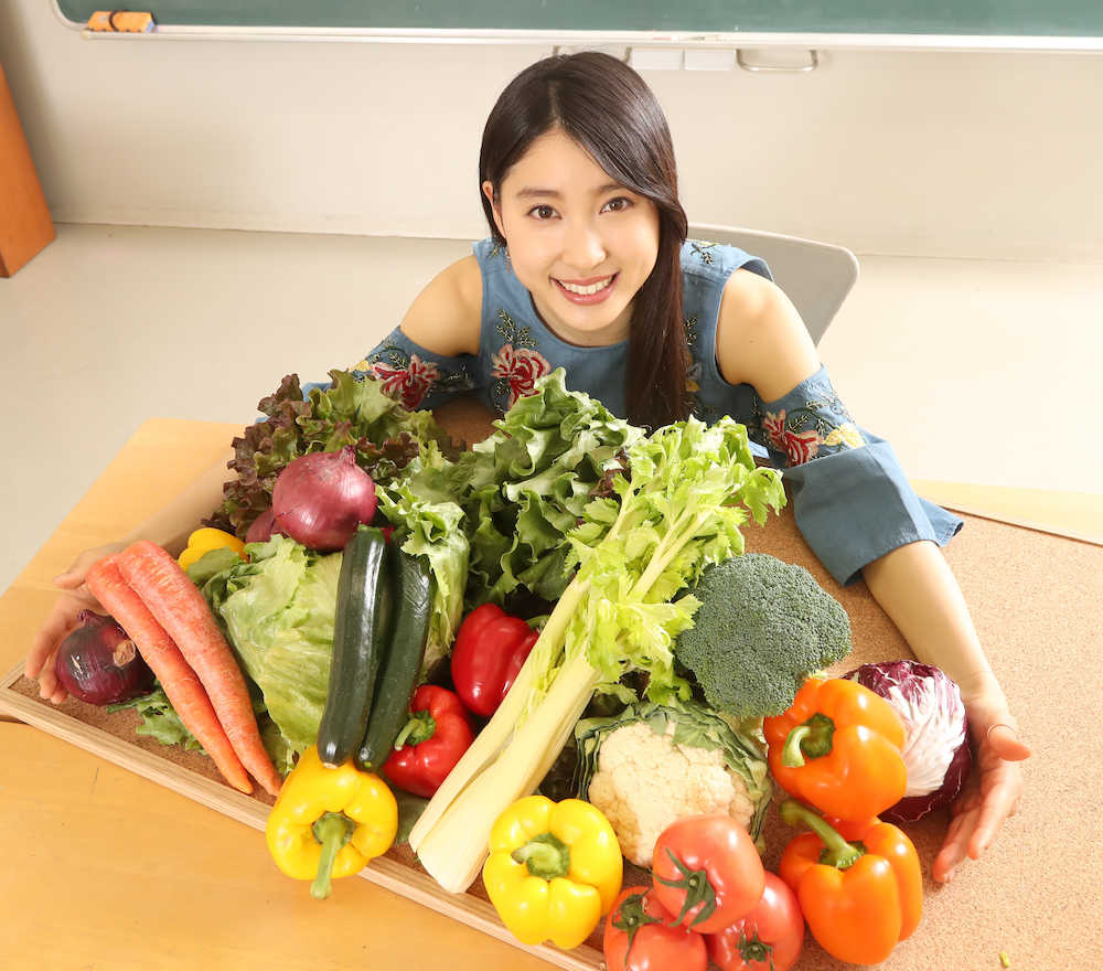 【画像・写真】土屋太鳳　ロケ現場でも野菜刻む　健康美をつくる食へのこだわり