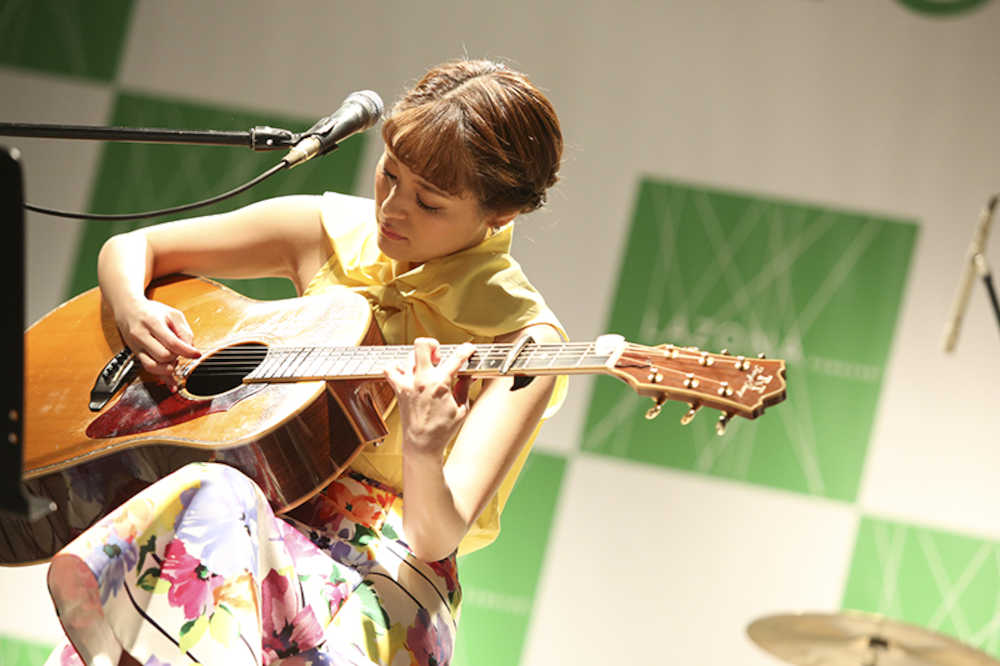 【画像・写真】ｃｈａｙ　新曲イベントで熱唱「仕事帰りの疲れた人癒やす一曲になれば」