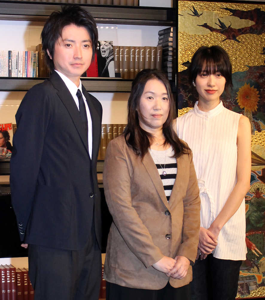 ドラマ「リバース」のトークショーを行った（左から）藤原竜也、湊かなえさん、戸田恵梨香