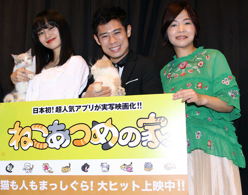 映画「ねこあつめの家」初日舞台挨拶に登壇した（左から）忽那汐里、伊藤淳史、大久保佳代子