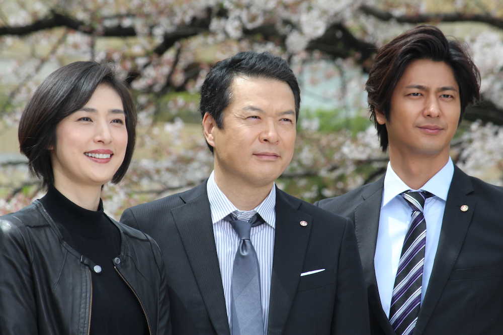 ドラマ「緊急取調室」制作発表に出席した（左から）天海祐希、田中哲司、速水もこみち