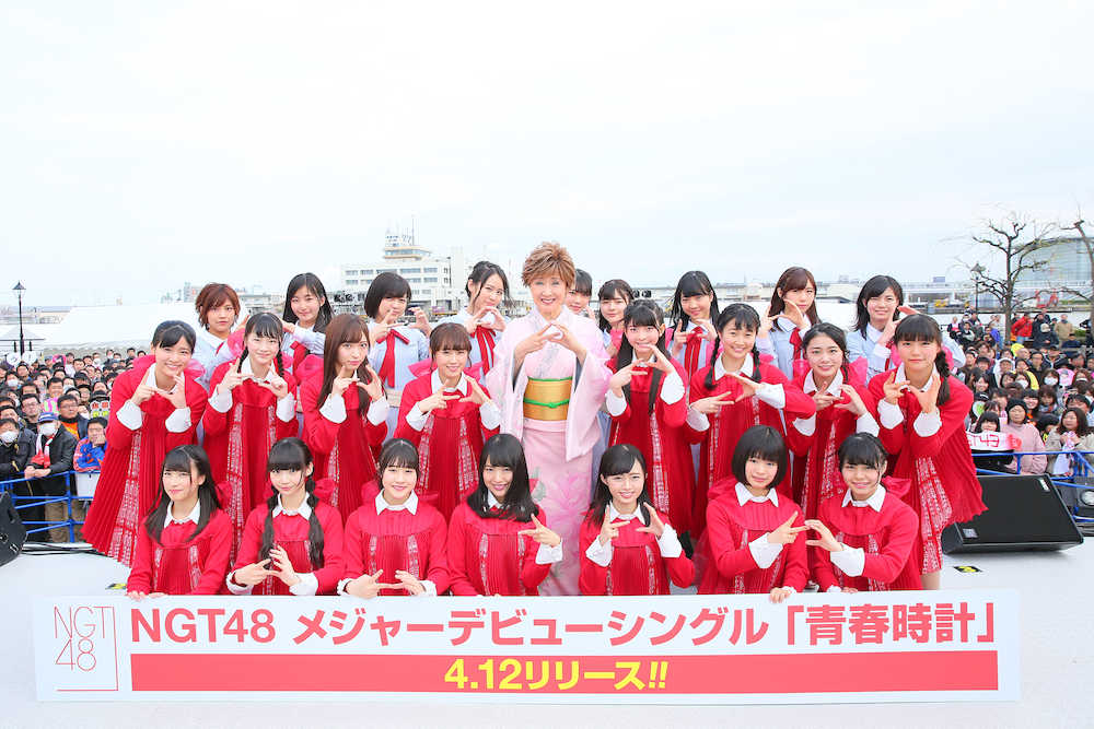 【画像・写真】ＮＧＴ４８をラスボス襲撃！？小林幸子、初握手会でサプライズ