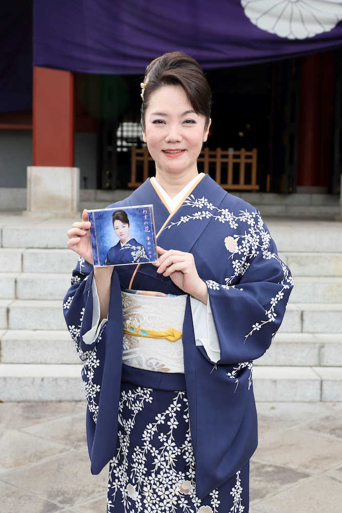 【画像・写真】香西かおり「わすれ花」ヒット祈願　おみくじ末吉も「上り調子に」