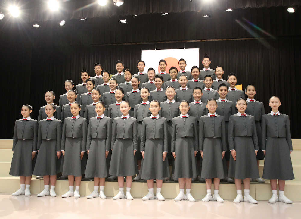 宝塚音楽学校に入学した第１０５期生の学生たち
