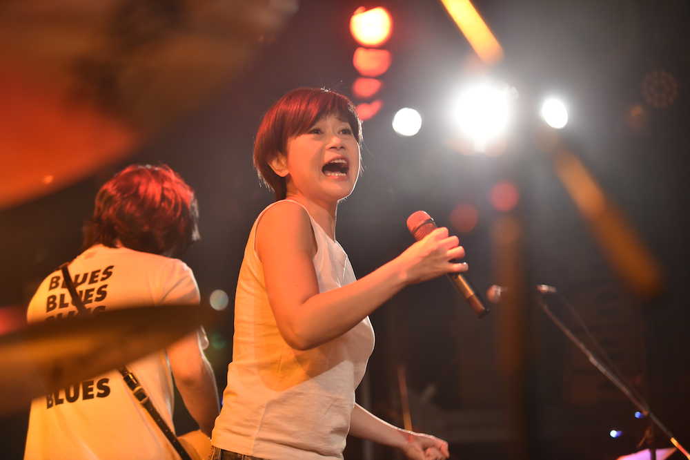 「梅田クラブクアトロ」開業５周年記念ライブに出演した神野美伽