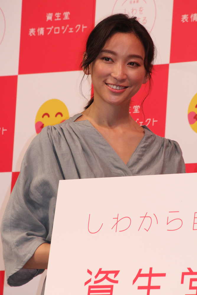 杏 子供に笑顔もらっている 第３子妊娠公表後初の公の場 スポニチ Sponichi Annex 芸能