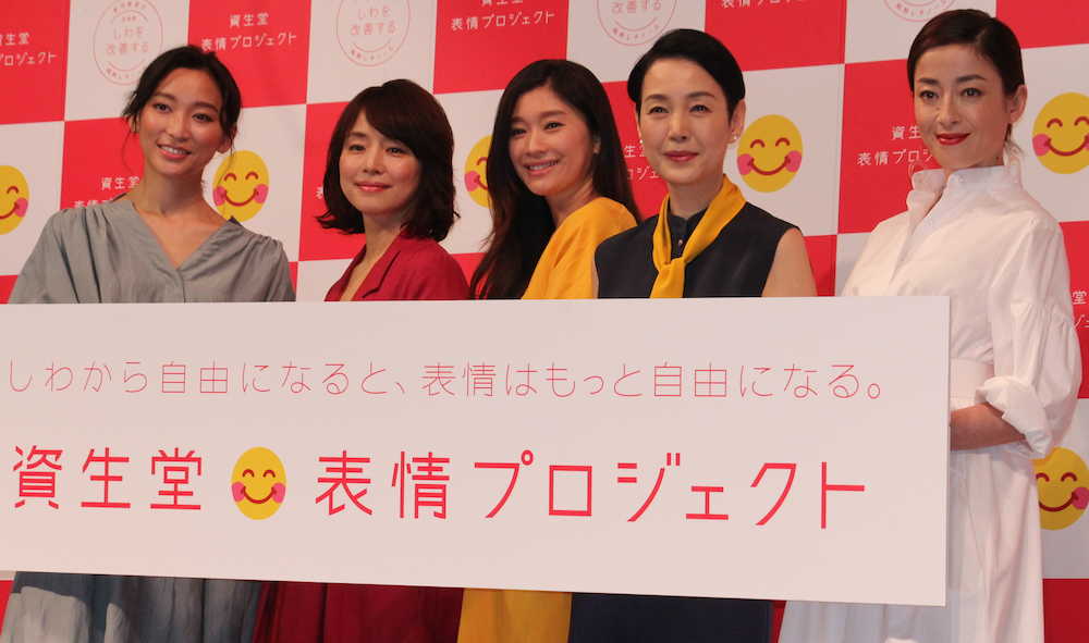 「資生堂　新プロジェクト発表会」に出席した（左から）杏、石田ゆり子、篠原涼子、樋口可南子、宮沢りえ
