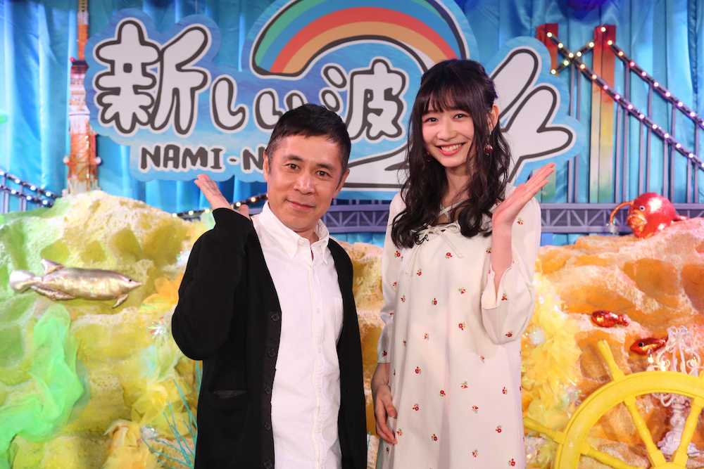 フジテレビ「新しい波２４」のＭＣに抜擢された岡本夏美（右）。ゲストの「ナインティナイン」岡村隆史と。