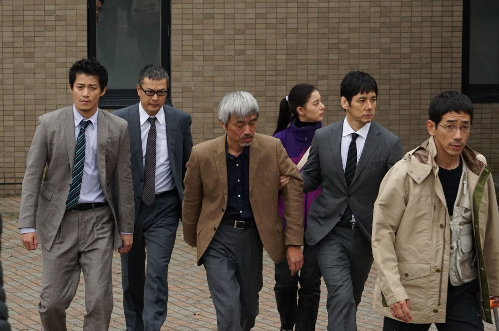 【画像・写真】絶好調「ＣＲＩＳＩＳ」小栗、西島らが放送後に公式ツイッターで視聴者と交流会