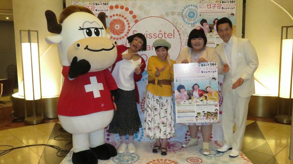 「私ら女子会ですねんキャンペーン」の会見に出席した（左から）マスコットのミナミもう、すっちー、山田花子、酒井藍、西川忠志