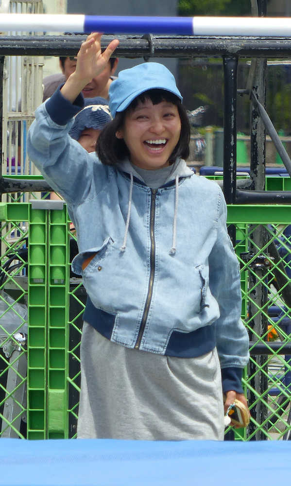 夫で俳優の森渉が参加した「ノーリミッツスペシャル」の応援に駆けつけた声優・金田朋子。妊娠９カ月で来月中旬に出産予定