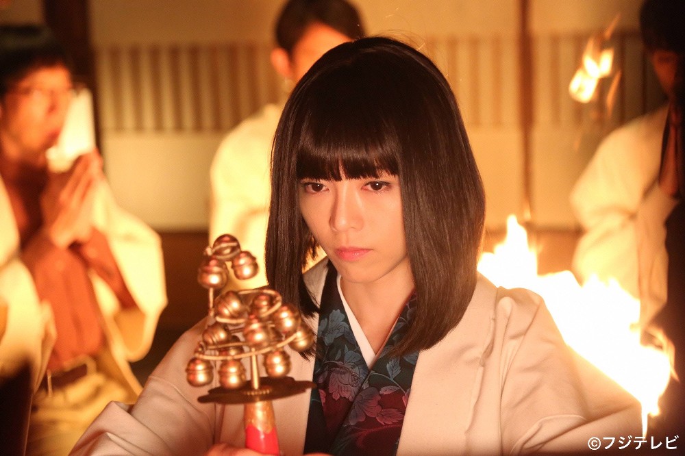月９「貴族探偵」第４話にゲスト出演し、温泉旅館の女将を妖艶に演じる釈由美子