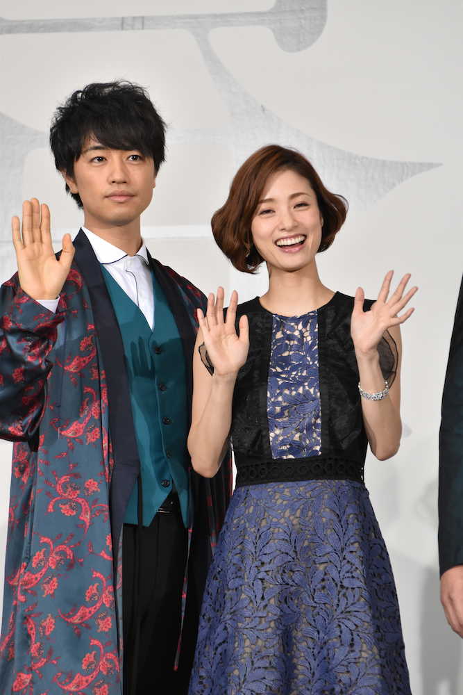 映画「昼顔」のファンミーティングに参加した斎藤工（左）と上戸彩