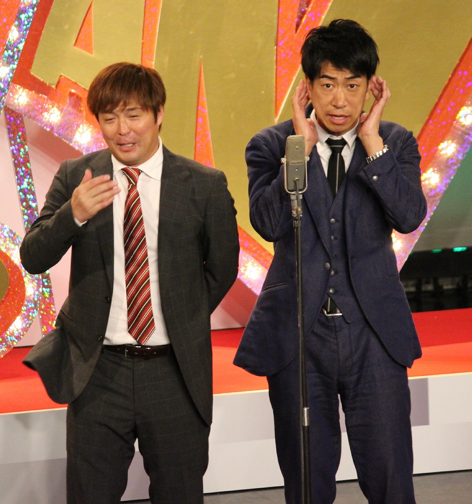 大阪チャンネルの初回収録で漫才を披露する「テンダラー」