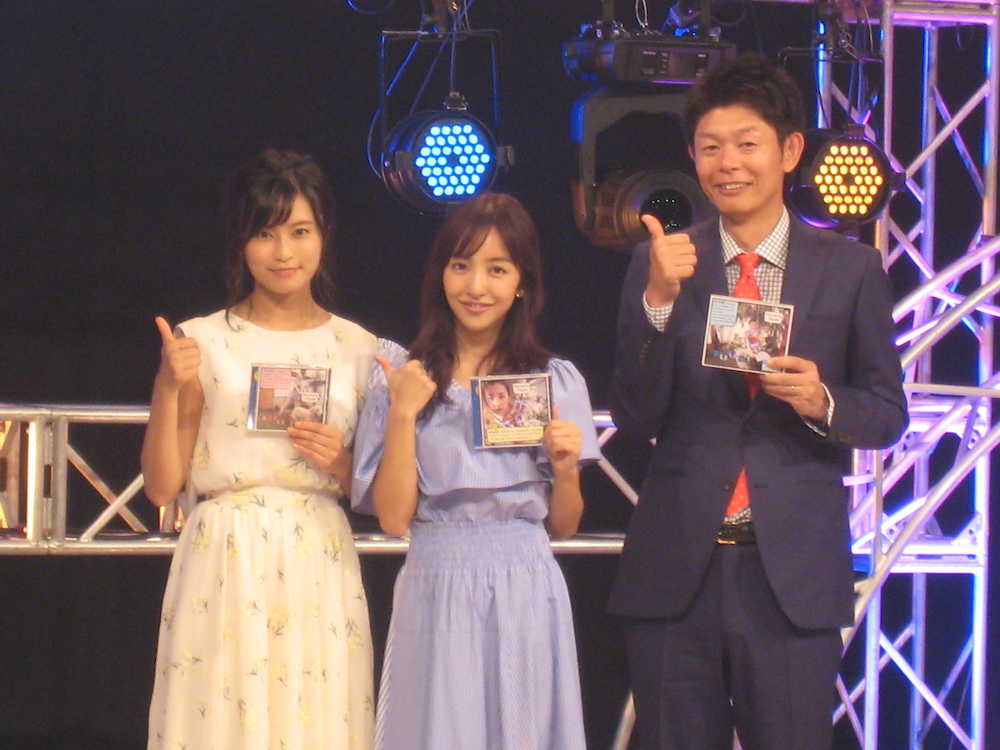 新曲発売記念イベントで小島瑠璃子（左）、島田秀平（右）と競演した板野友美