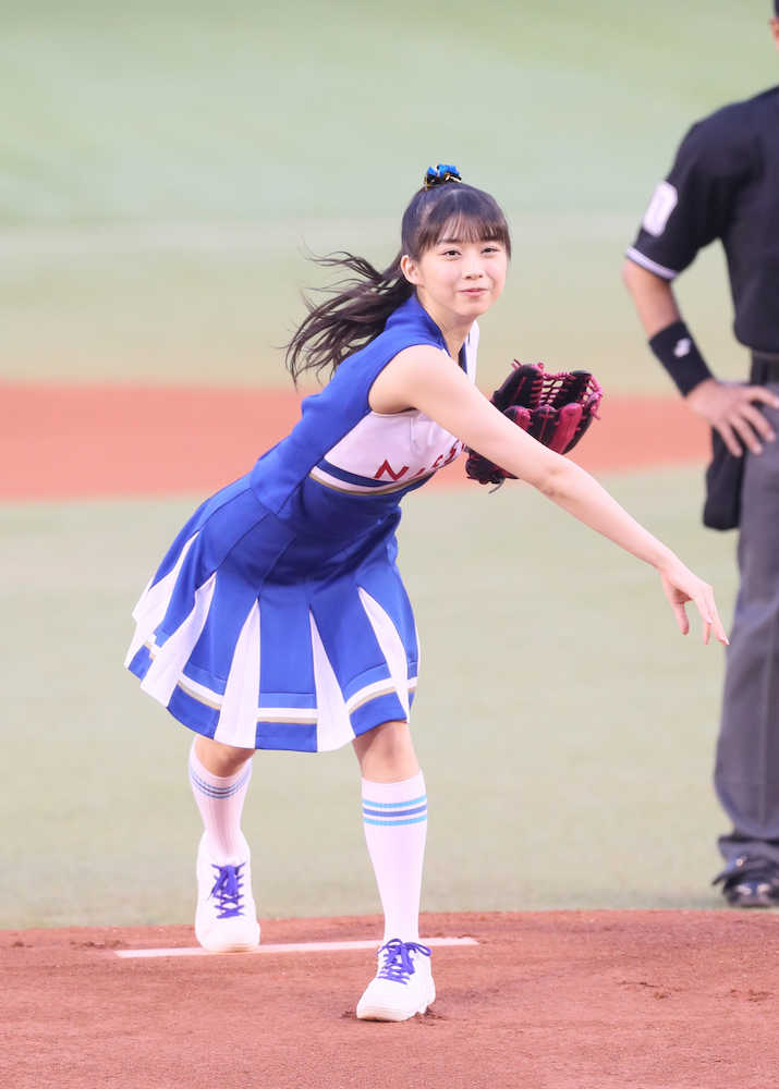 【画像・写真】モー娘。牧野真莉愛　お見事ノーバン始球式「１００億点です」