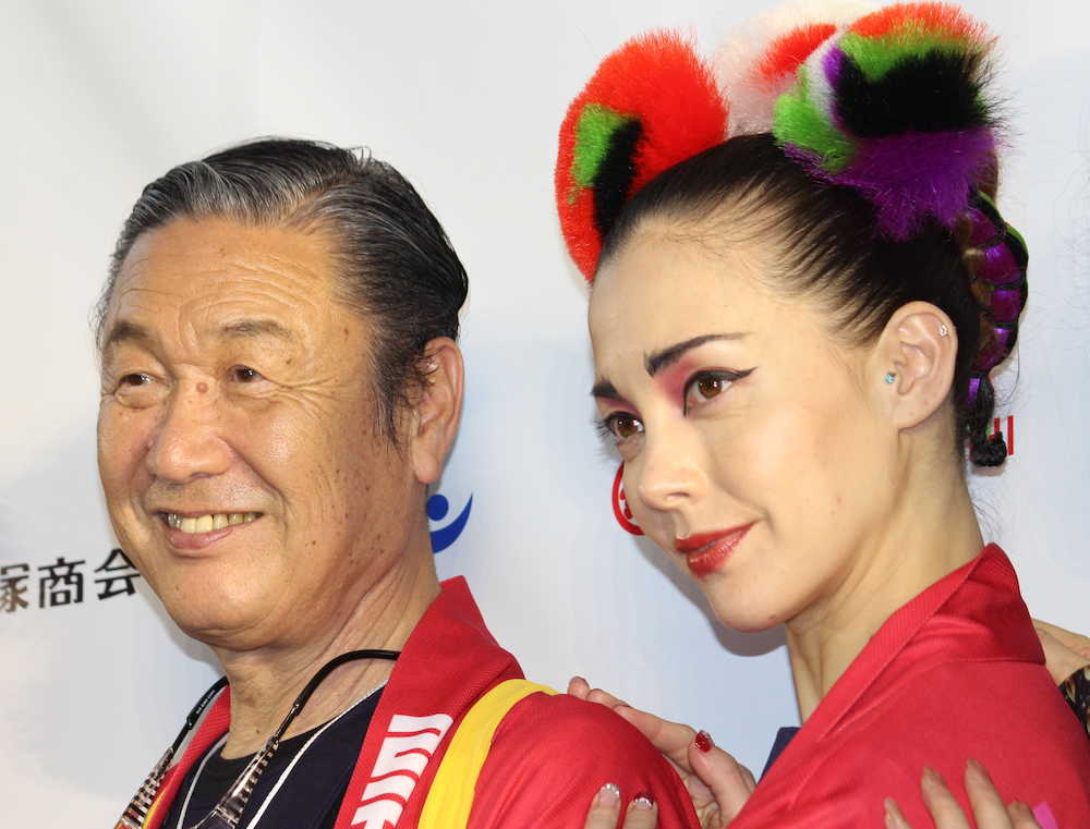 【画像・写真】土屋アンナ　寛斎氏のパワフルさ感嘆「リスペクトです！」