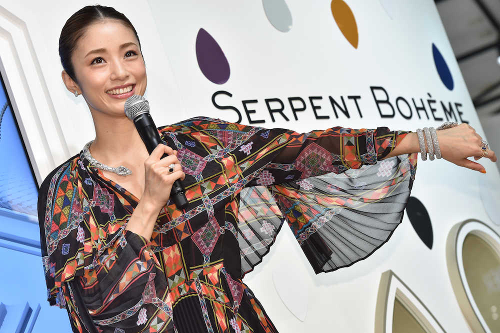【画像・写真】上戸彩　普段は「どスッピン」　総額２億円ジュエリーに「恐ろしい」