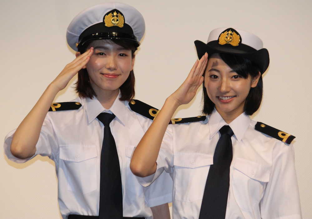 ドラマ「マジで航海してます」制作発表に登場した（左から）飯豊まりえ、武田玲奈