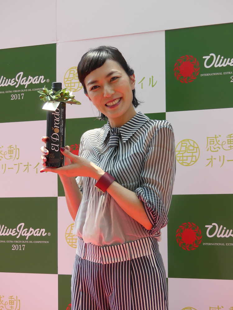 【画像・写真】板谷由夏オススメ　桃にオリーブオイル「甘さが一層引き立つ」