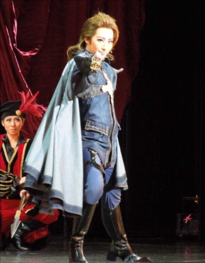 「三銃士」のダルタニアンを熱演する宝塚歌劇団月組トップスター珠城りょう