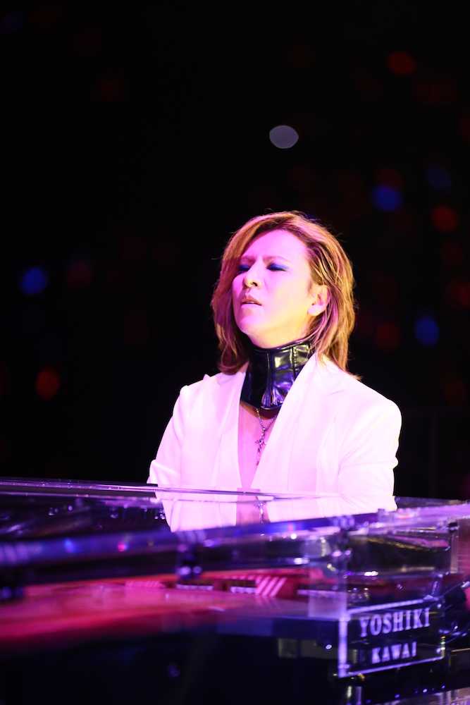 横浜アリーナでの世界ツアーの国内公演千秋楽でピアノ演奏する「Ｘ　ＪＡＰＡＮ」のＹＯＳＨＩＫＩ