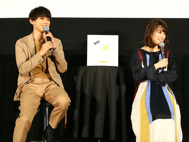 映画とドラマの大ヒット記念イベントに参加した吉沢亮と北乃きい