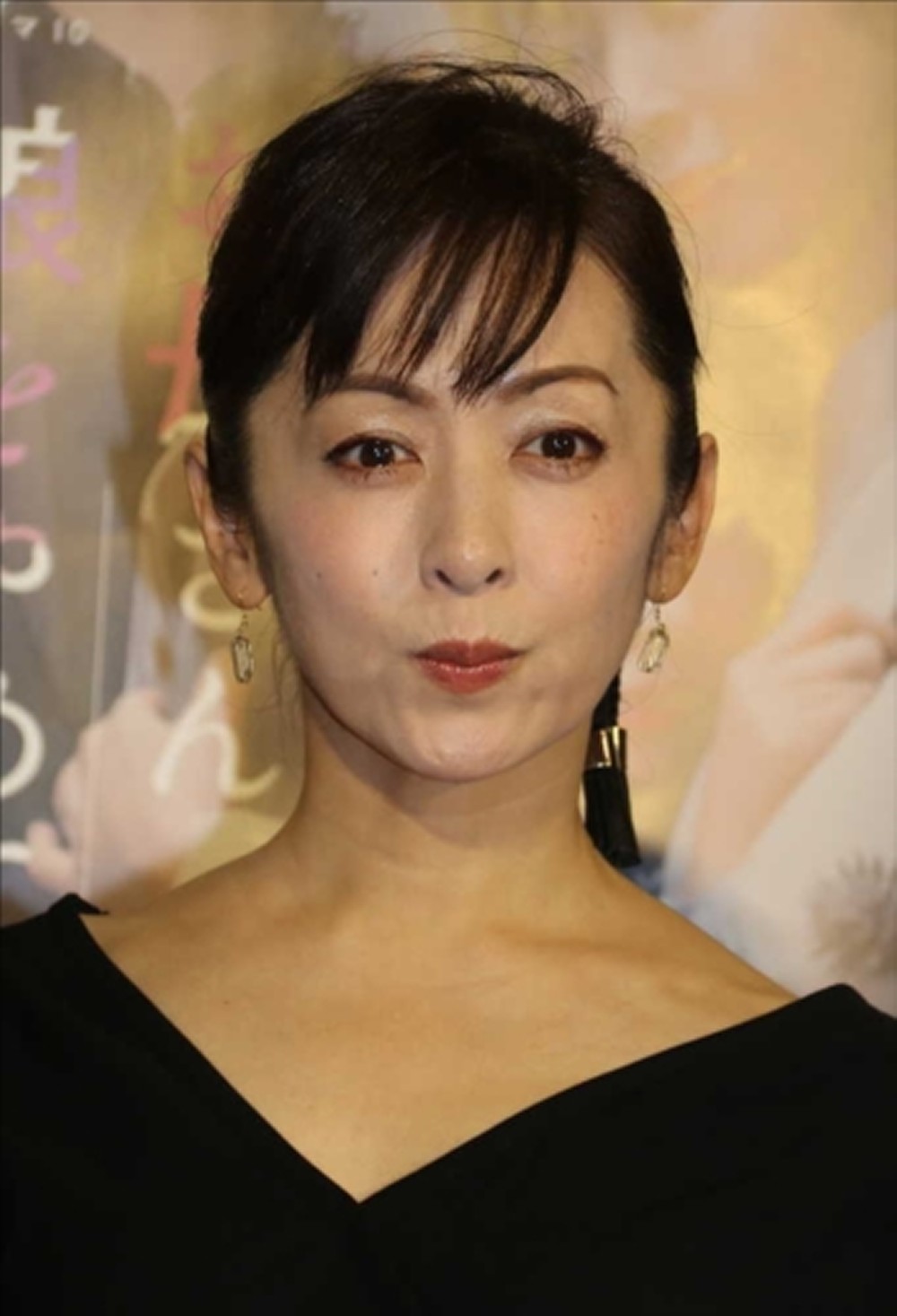 【画像・写真】斉藤由貴　不倫報道に困惑　恋人つなぎは「一瞬」も「好意があるから」