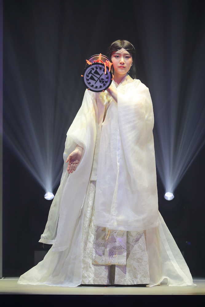 舞台「ＡＬＡＴＡ」で戦国時代の姫を演じる吉田美佳子