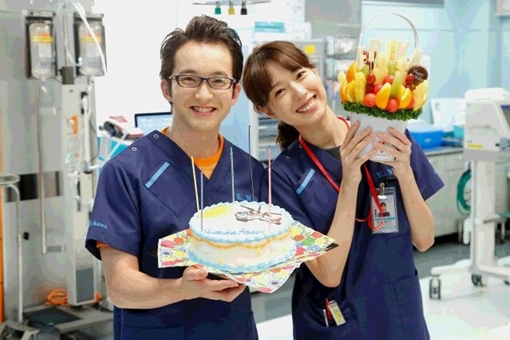 【画像・写真】戸田恵梨香＆浅利陽介「コード・ブルー」現場で一緒に誕生日祝い