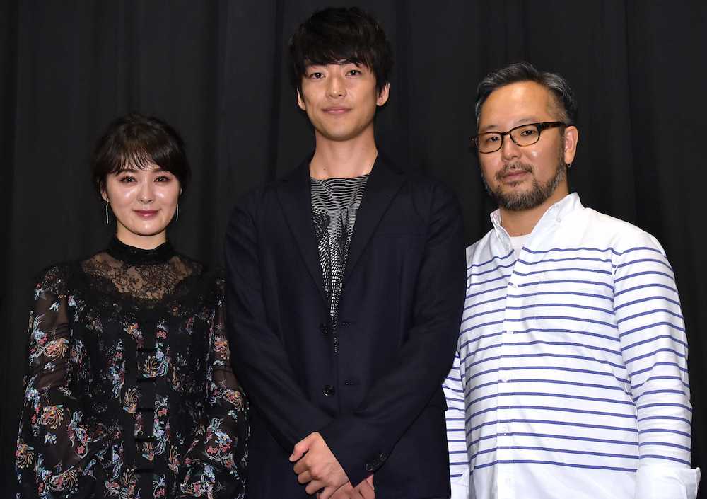 映画「望郷」完成披露上映会に出席した（左から）貫地谷しほり、大東駿介、菊地健雄監督