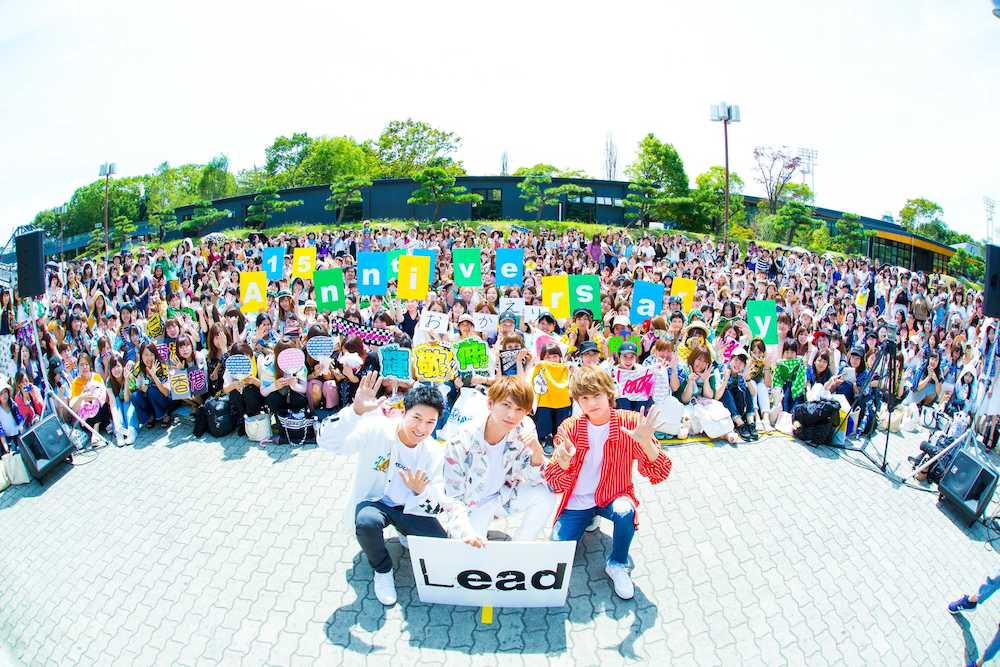 【画像・写真】Ｌｅａｄ　１４年ぶり路上ライブ　大阪凱旋、５００人前に熱唱
