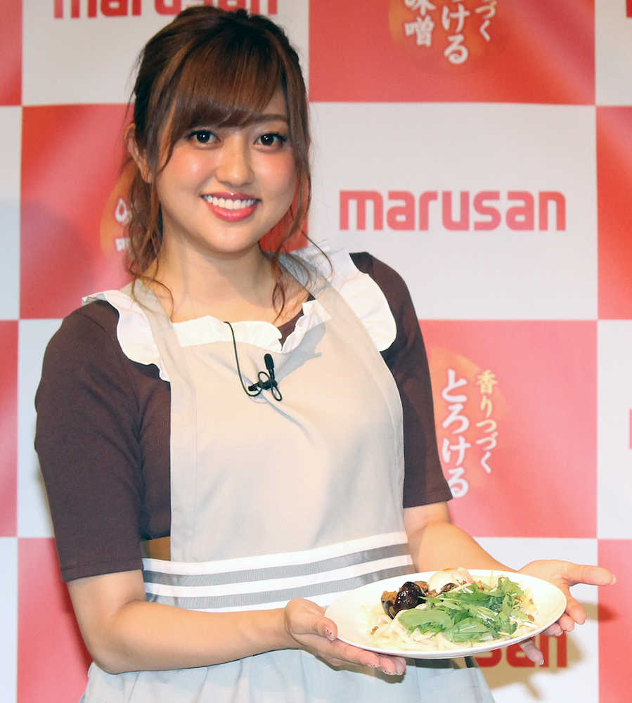 「香りつづくとろける味噌」新商品発表に出席した菊地亜美