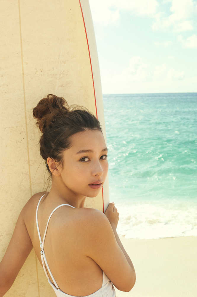 【画像・写真】テラハＮｏ・１美女Ｎｉｋｉが初写真集　セクシーショット満載
