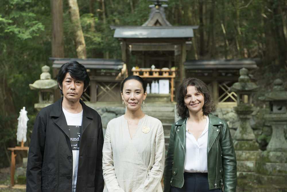 河瀬直美監督（中央）の新作「Ｖｉｓｉｏｎ」の撮影を奈良で行っている永瀬正敏とジュリエット・ビノシュ