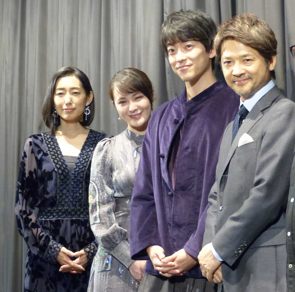 映画「望郷」の初日舞台あいさつを行った（左から）木村多江、貫地谷しほり、大東駿介、緒形直人