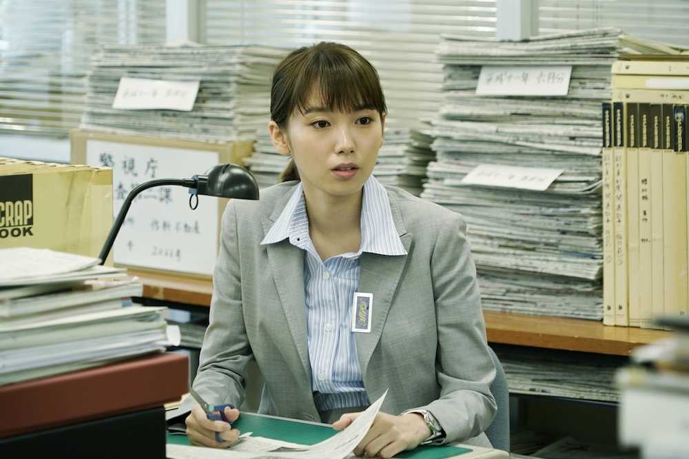 【画像・写真】飯豊まりえ、初の刑事役　シャツのボタン外し“胸躍る”挑戦