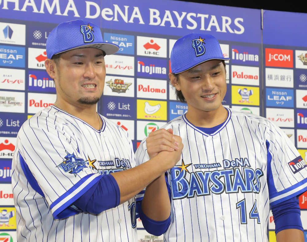 【画像・写真】＜Ｄ・神＞お立ち台で笑顔のＤｅＮＡ・戸柱（左）と石田