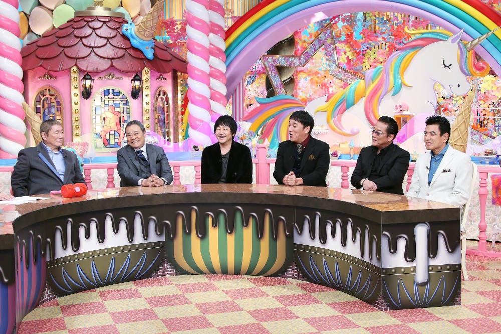 テレビ東京「たけしのよくできてるＴＶ」に北野武監督（左端）ら“アウトレイジ軍団”が出演する。強面の出演者と可愛らしいセットとのギャップに注目（Ｃ）テレビ東京